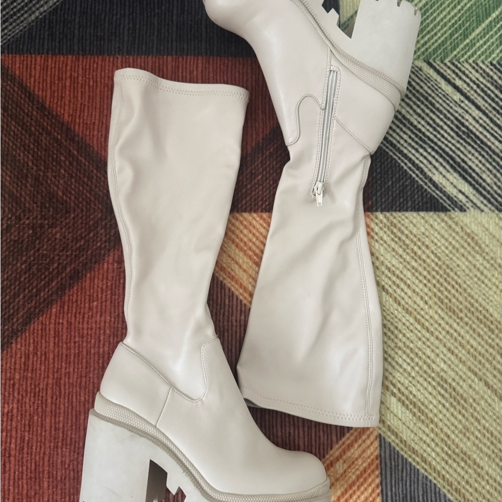 Steve Madden Off-White Platform Heeled Boots